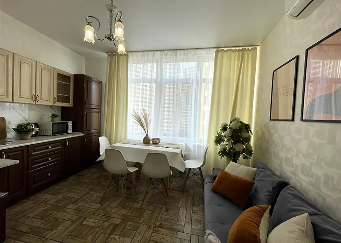 просторная удобная у моря в аркадии на 6 человек! Appartement