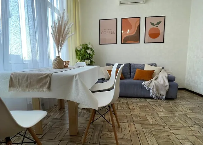 просторная удобная у моря в аркадии на 6 человек!